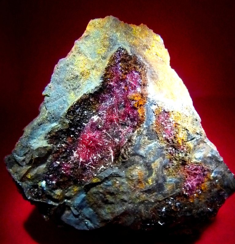 Cuprita (variedad calcotriquita)
70x60 mm.
(Autor: Jesus Franquesa Baucells)