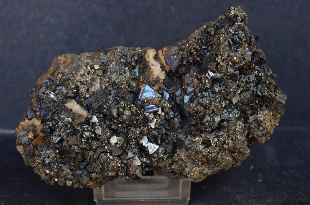 Tetraedrita
10 x 6 cm
(Autor: Pedro Antonio)