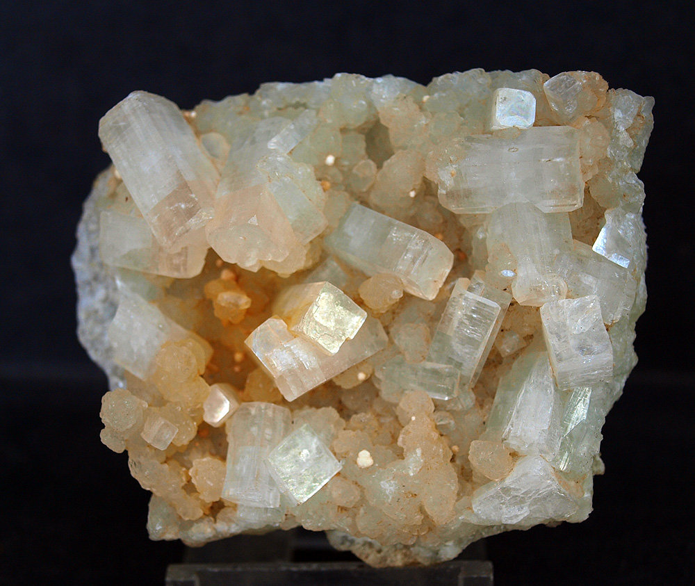 Fluorapophyllita-(K) (Apofilita)
6.5 x 5.5 cm
(Autor: Pedro Antonio)