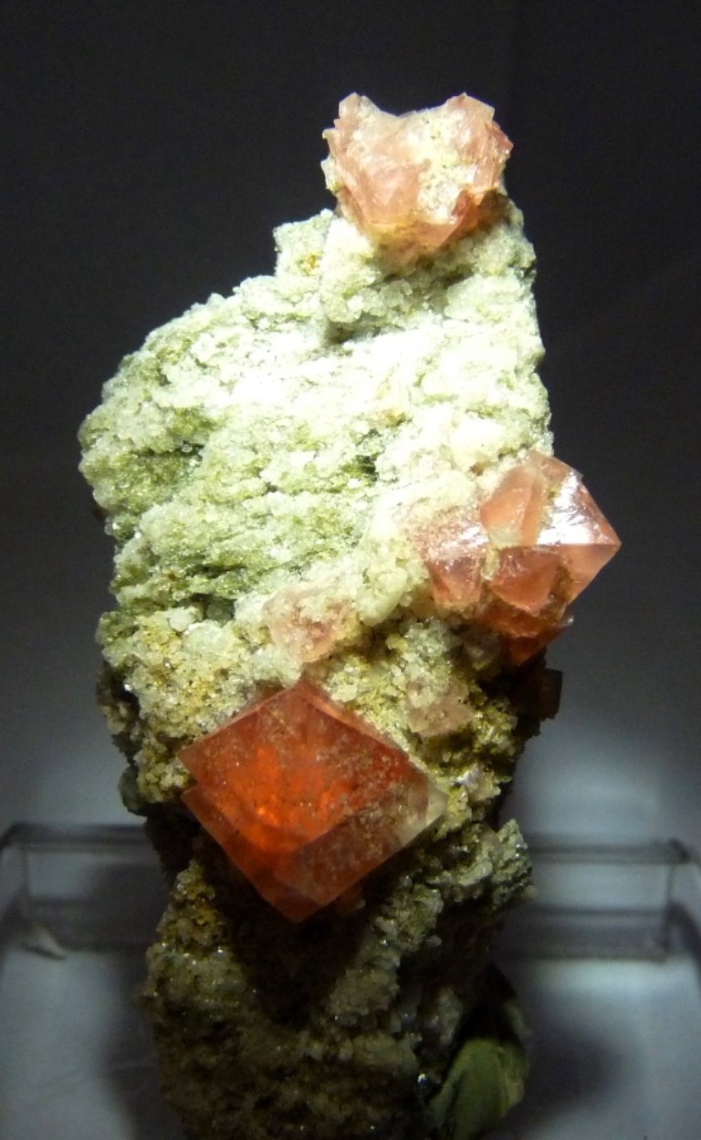 Fluorita
60x35 mm
(Autor: Jesus Franquesa Baucells)