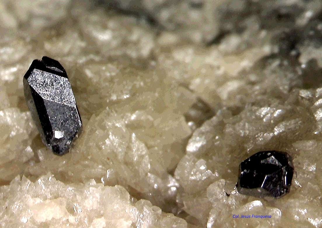 Galena.
0´975 x 0´373 mm.
(Autor: Jesus Franquesa Baucells)