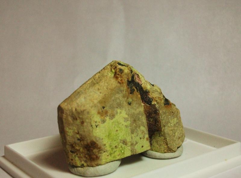 Brannerita y uranocircita
5x4x2 cm.
(Autor: Nieves)