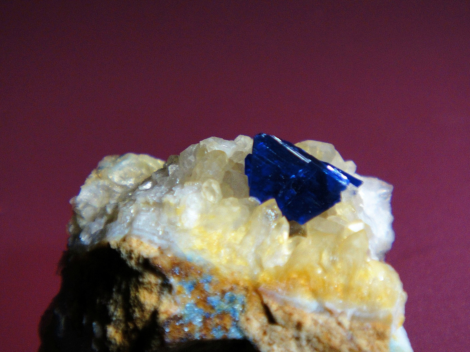 Linarita
Cristal de 6 mm.
(Autor: Antonio P. López)