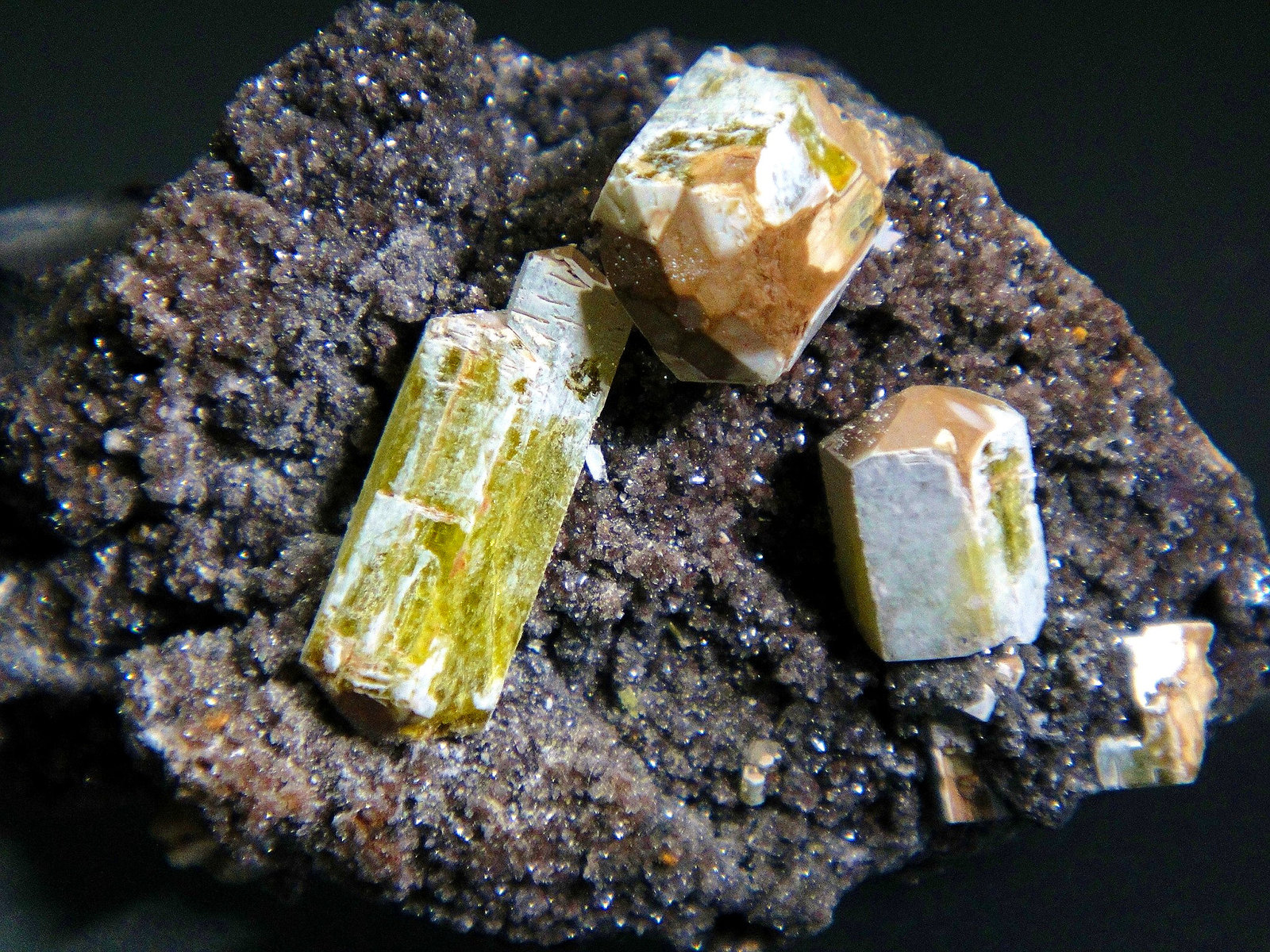 Ettringita
4 x 3 cm.
(Autor: Antonio P. López)
