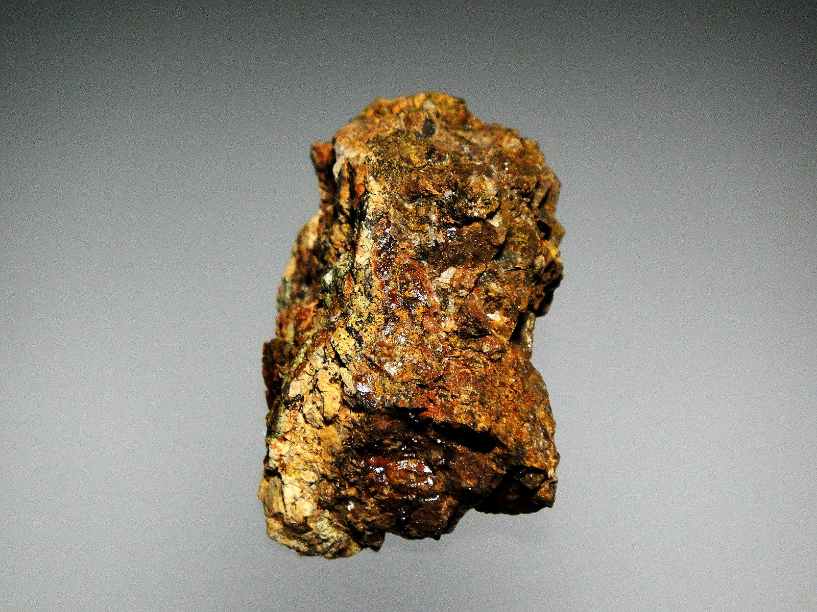 Iranita
4 x 3 cm.
(Autor: Antonio P. López)