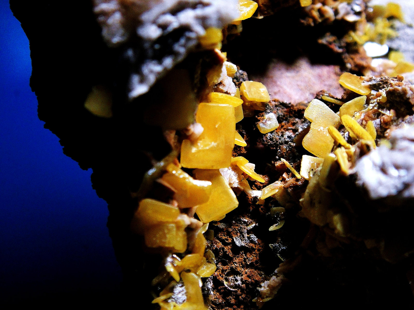 Wulfenita
Cristal central de 2 cm.
(Autor: Antonio P. López)