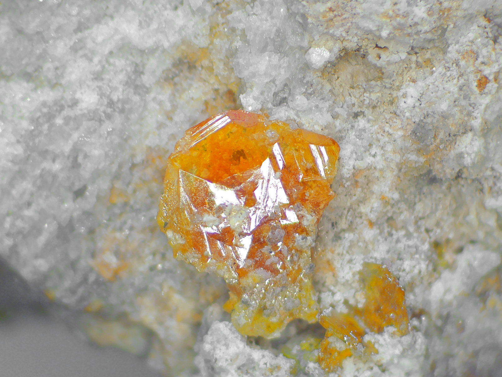 Wulfenita
Cristal de 5 mm.
(Autor: Antonio P. López)
