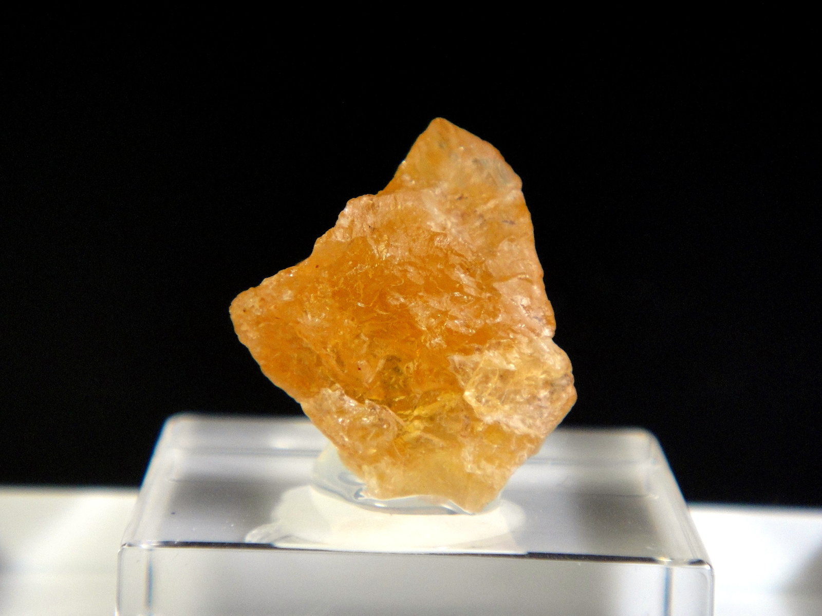 Scheelita
2 x 2 cm.
(Autor: Antonio P. López)
