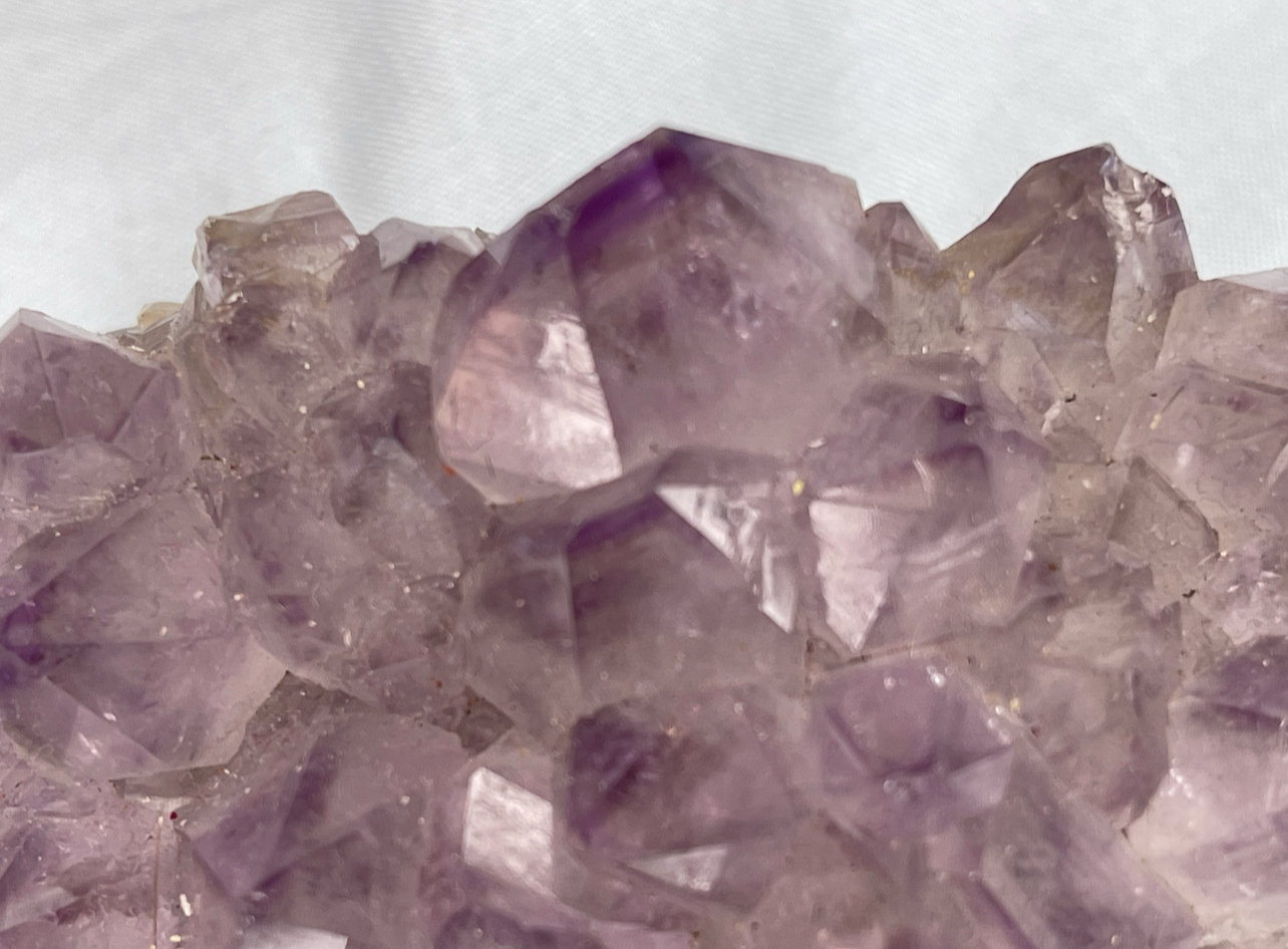 Cuarzo (variedad amatista)
7,5cm de ancho y 4,5cm de alto
(Autor: castrominerals)