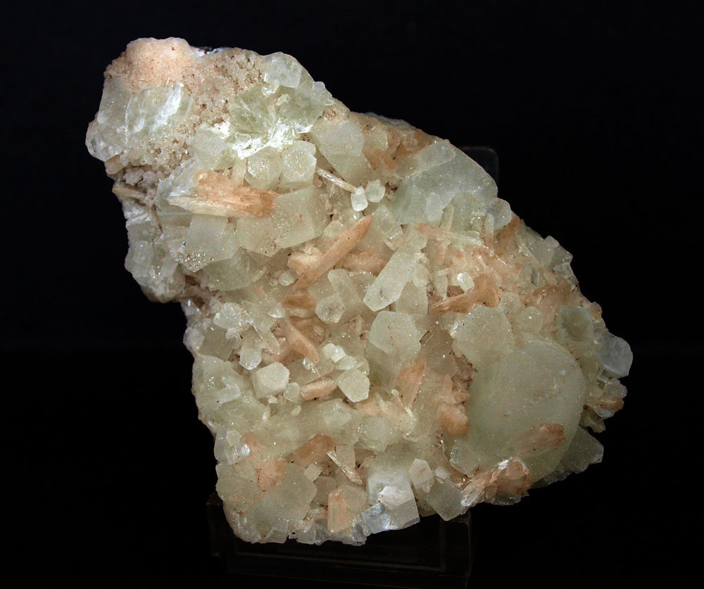 Fluorapophyllita-(K) (Apofilita), Cuarzo
9 x 6.5 cm
(Autor: Pedro Antonio)