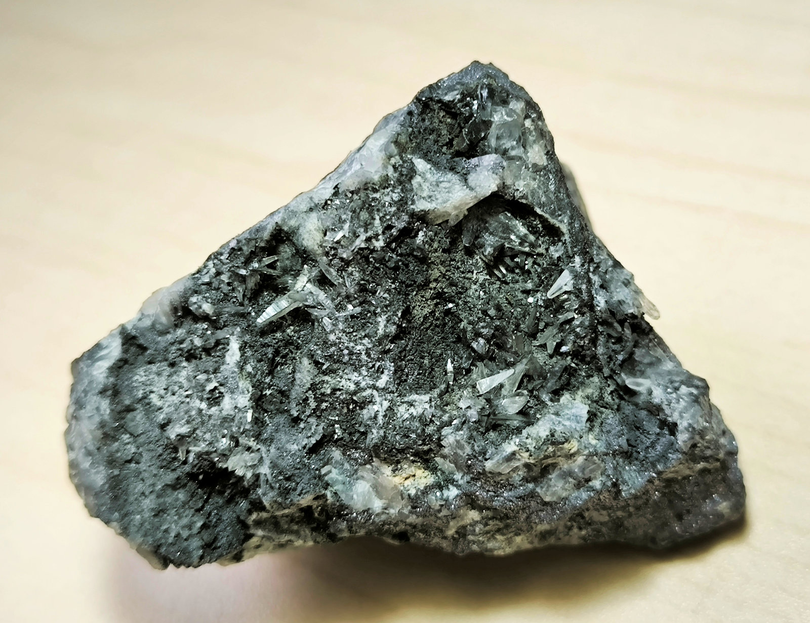 Anglesita, Galena, Fluorita
63 mm x 45 mm
(Autor: Carles Millan)