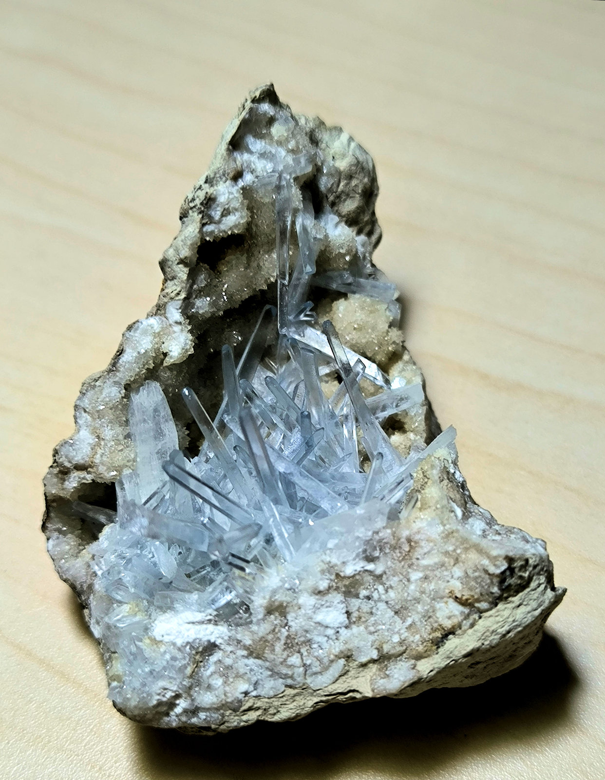 Celestina, Calcita
67 mm x 50 mm. Masa: 95 g.
(Autor: Carles Millan)