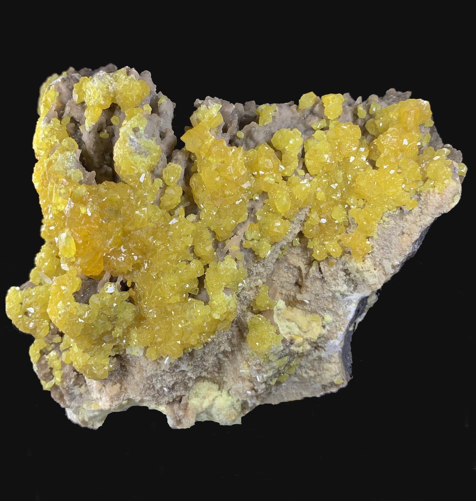 Azufre, Aragonito, Celestina
15,6 x 14,0 cm,
(Autor: Xavier bordas)