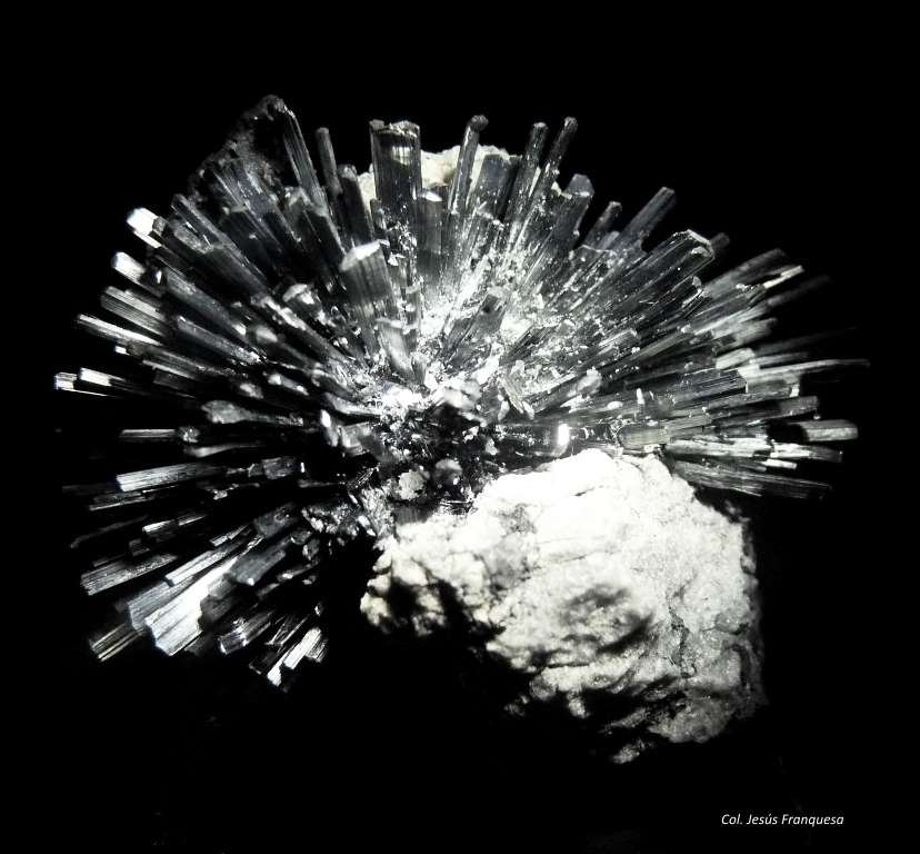 Stibnita (Estibina)
60x50 mm.
(Autor: Jesus Franquesa Baucells)