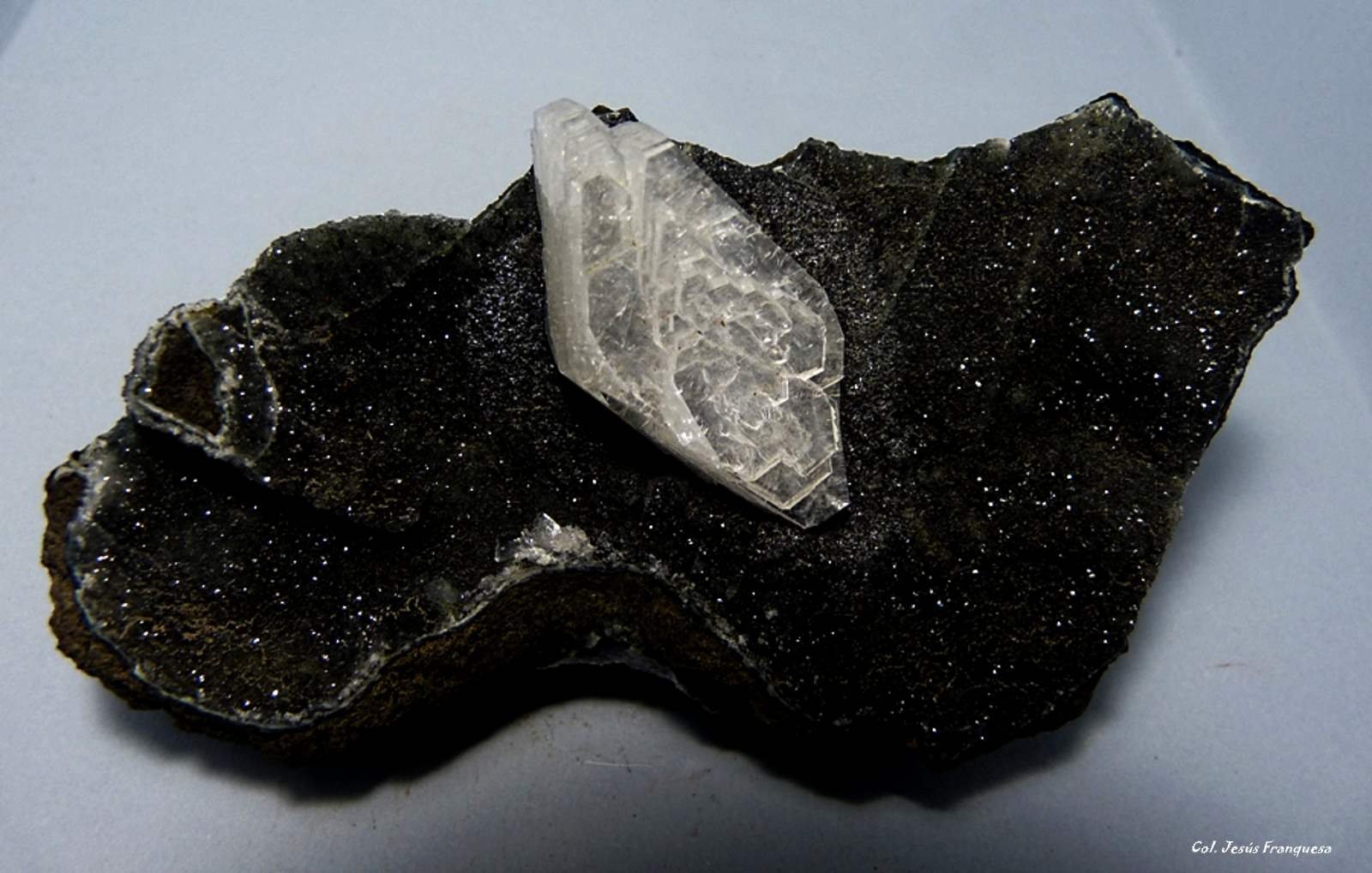 Heulandita y Cuarzo (variedad calcedonia)
100x60 mm.
(Autor: Jesus Franquesa Baucells)