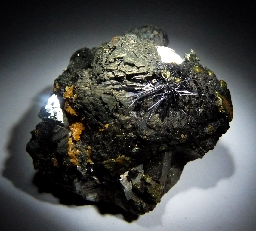Jaskólskiita y Arsenopirita.
55x45 mm
(Autor: Jesus Franquesa Baucells)