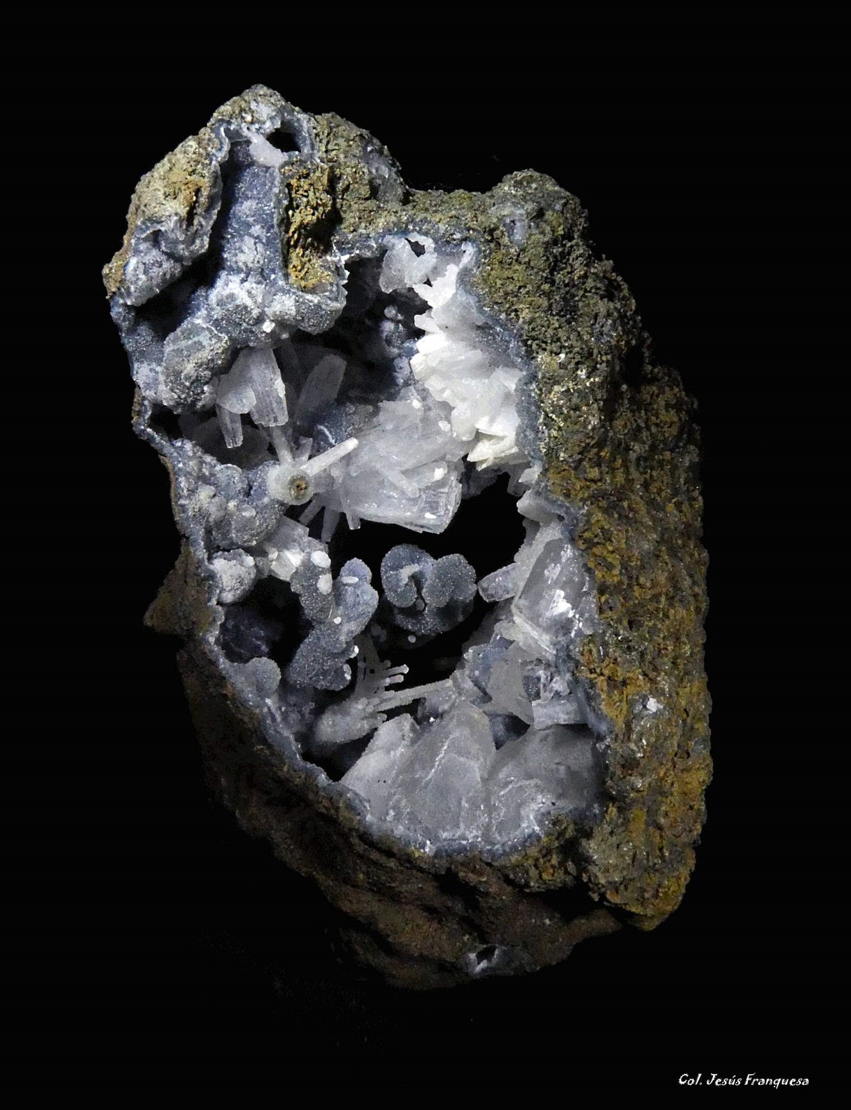 Epistilbita y Cuarzo (variedad calcedonia)
80x55 mm.
(Autor: Jesus Franquesa Baucells)