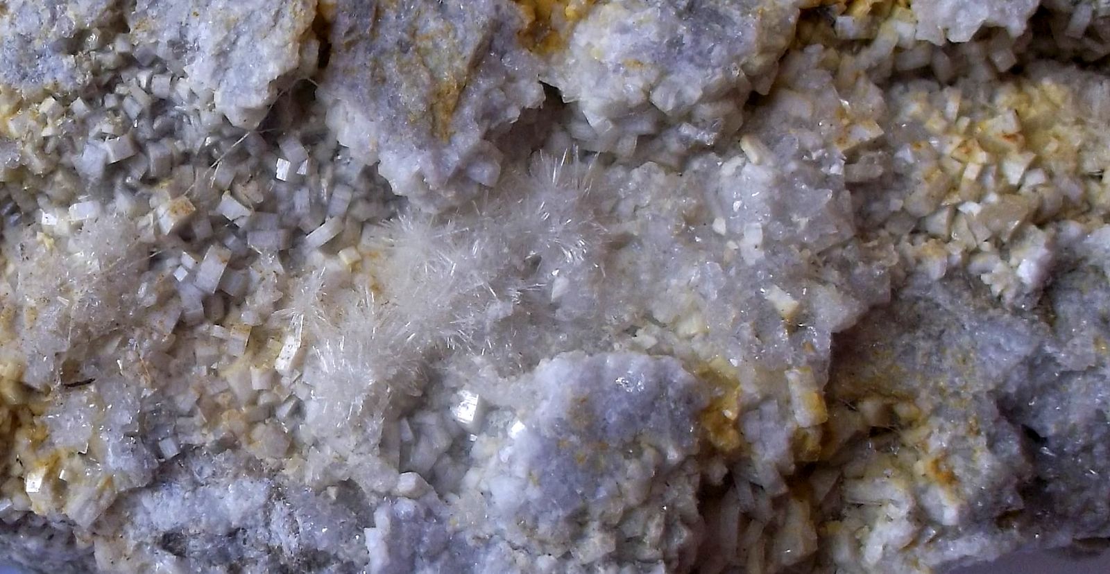 Fluorapatito
Ancho de imagen de 2,5 cm.
(Autor: Cristalino)