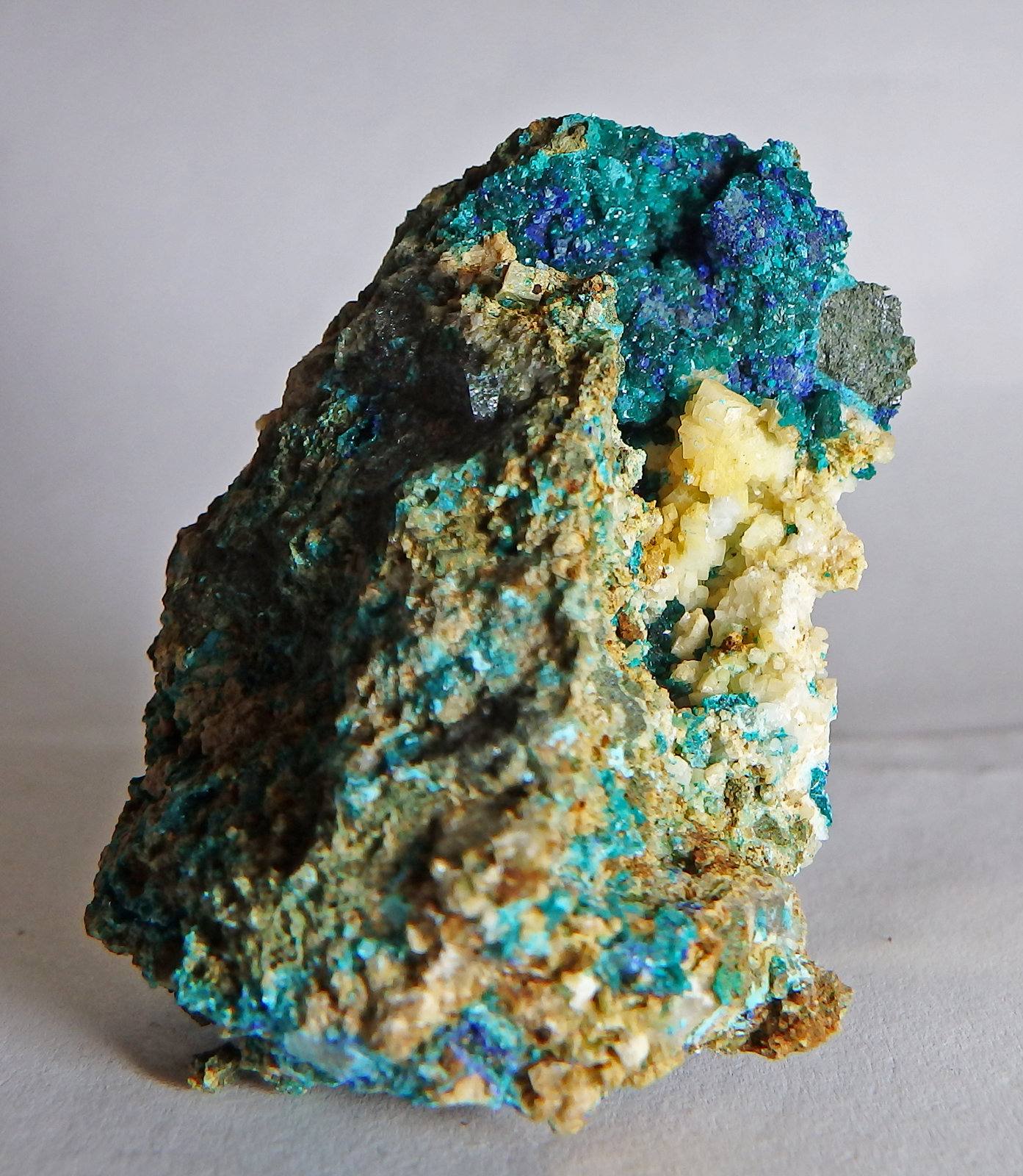 Azurita, Dolomita y Tirolita
4,9 x 3,5 x 2,7 cm
(Autor: heat00)