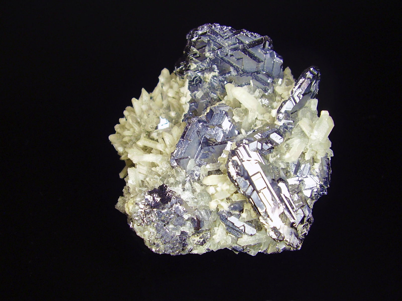 Galena, Cuarzo
7x6 cm
(Autor: geoalfon)