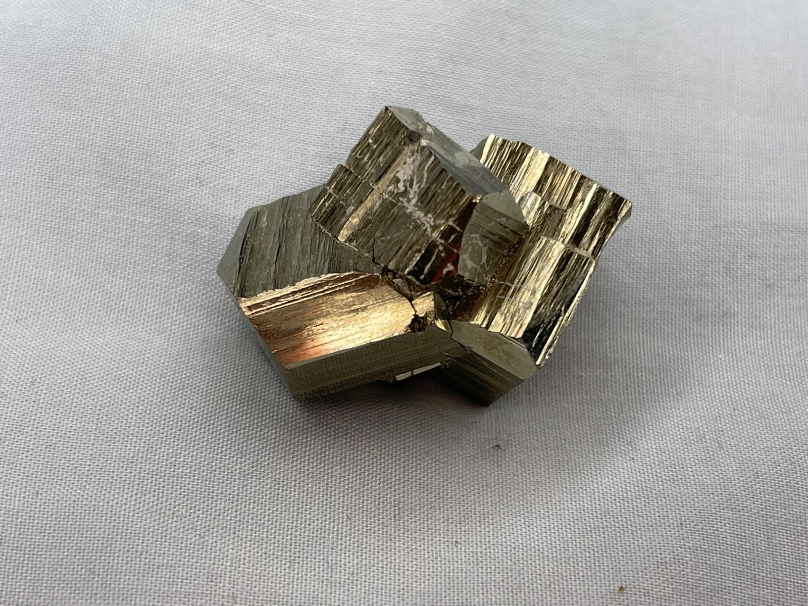 Pirita
3,5cm de ancho y 2,5cm de alto
(Autor: castrominerals)