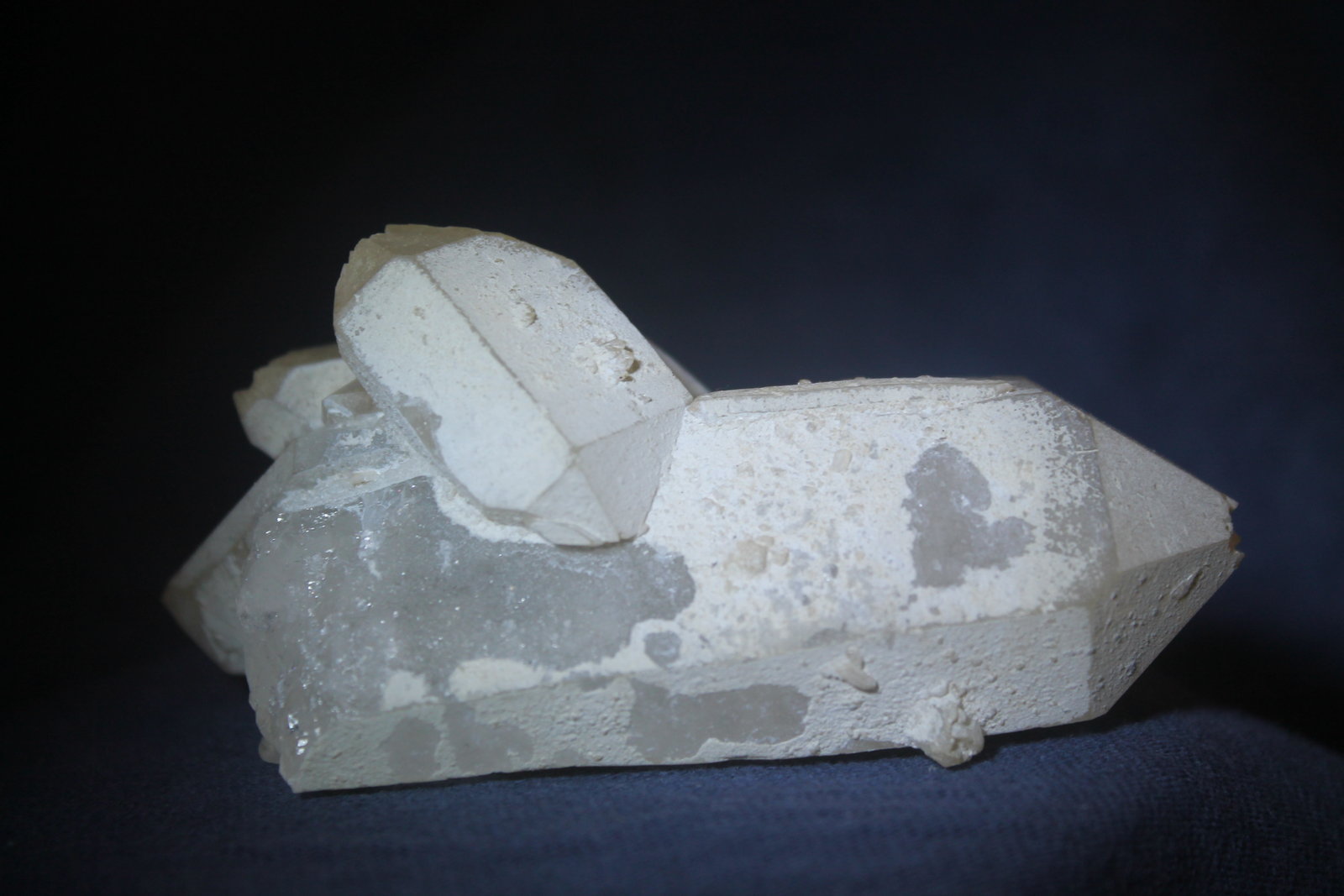 Cuarzo.
7 x 3,5 cm., cristal principal.
(Autor: Rafael varela olveira)