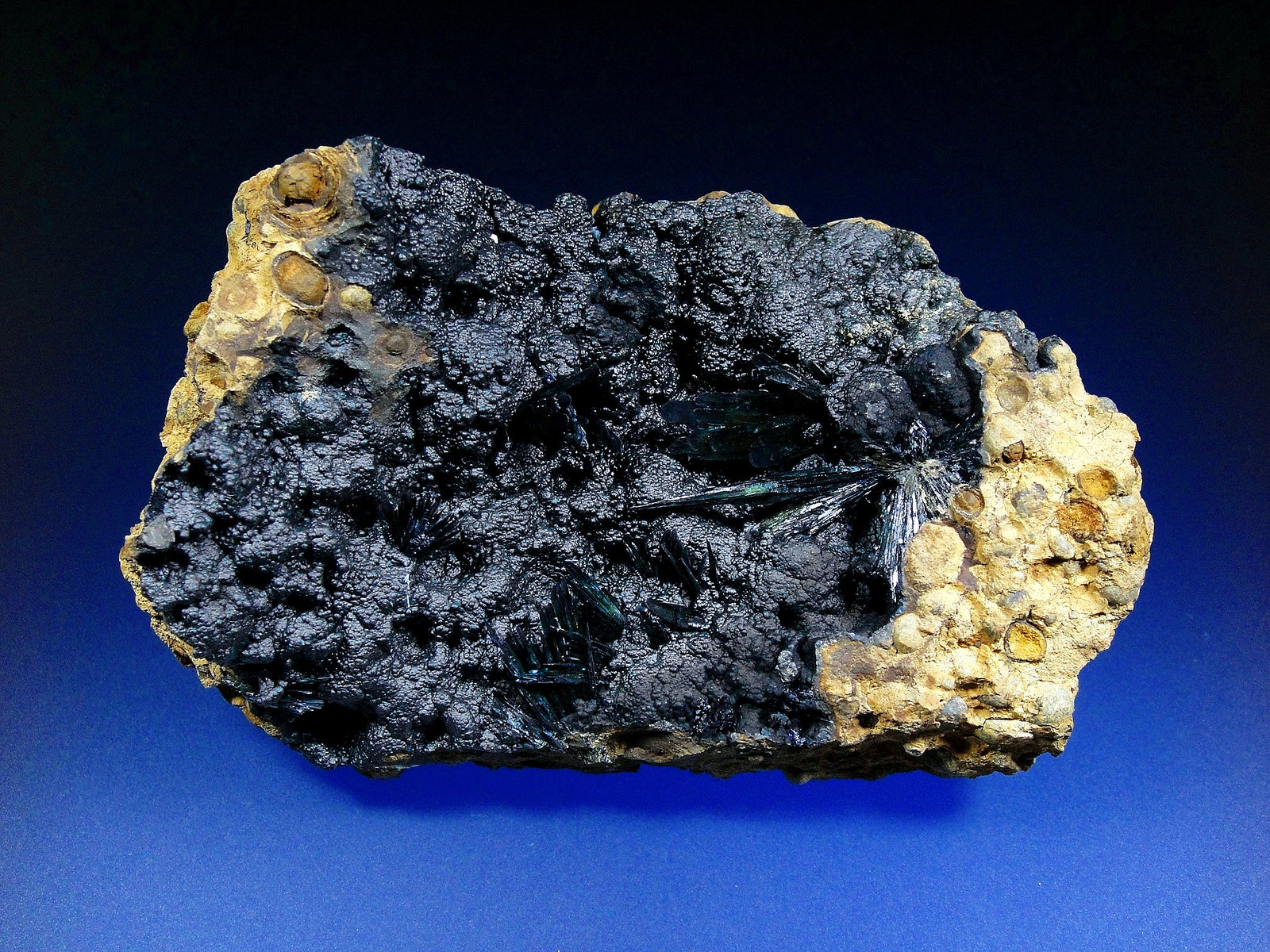 Vivianita
10 x 7 cm.
(Autor: Antonio P. López)