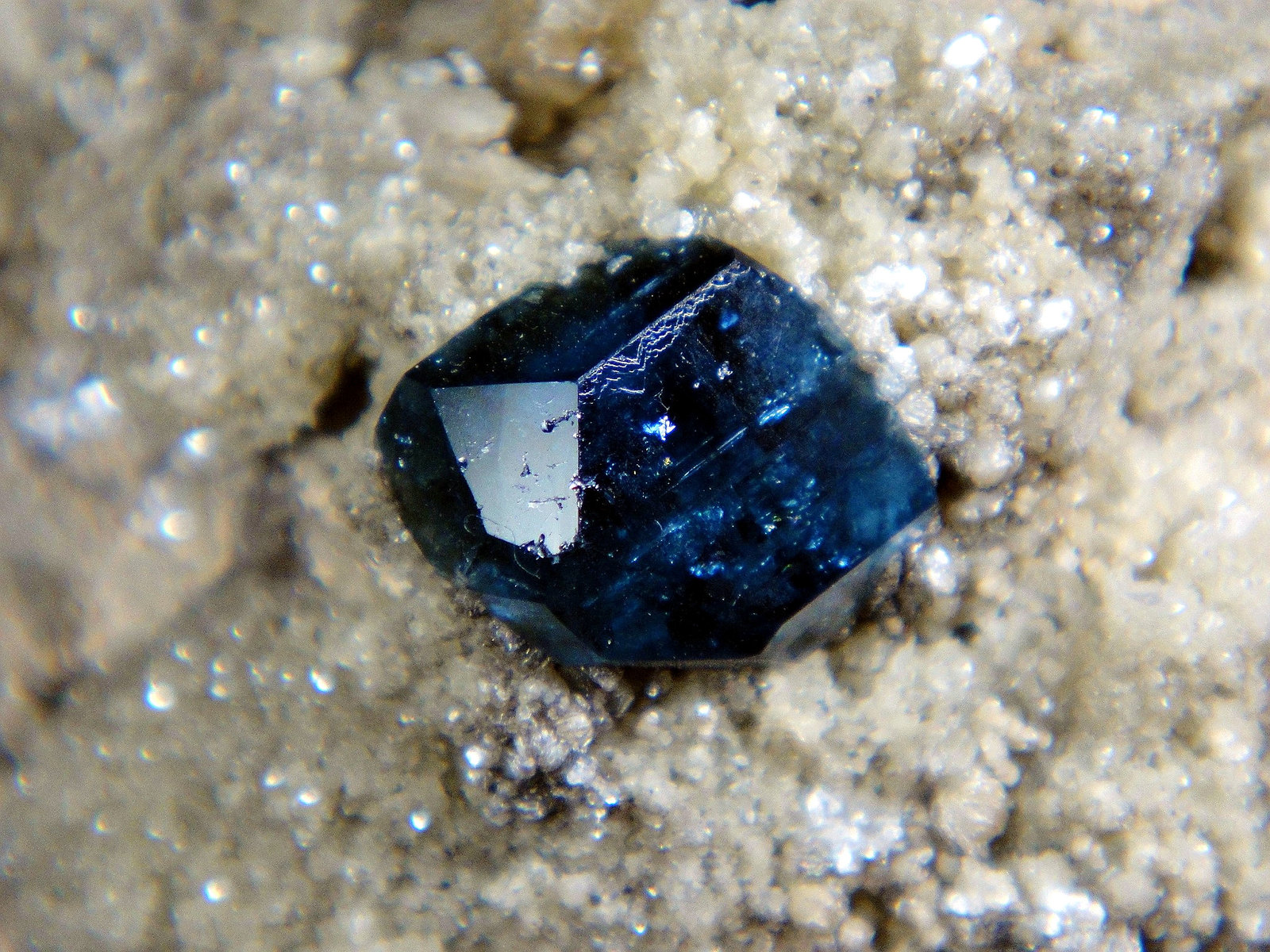 Fluorapatito
Cristal de 1,5 cm.
(Autor: Antonio P. López)