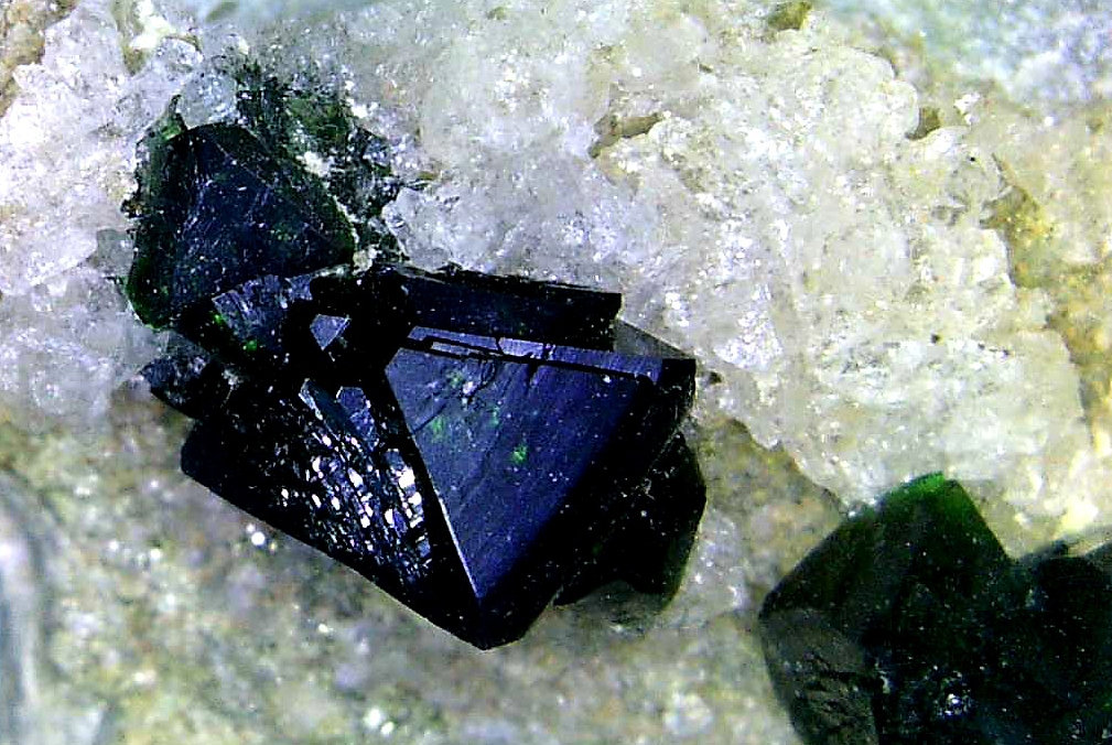 Libethenita
Campo de visión 1 cm.
(Autor: Antonio P. López)