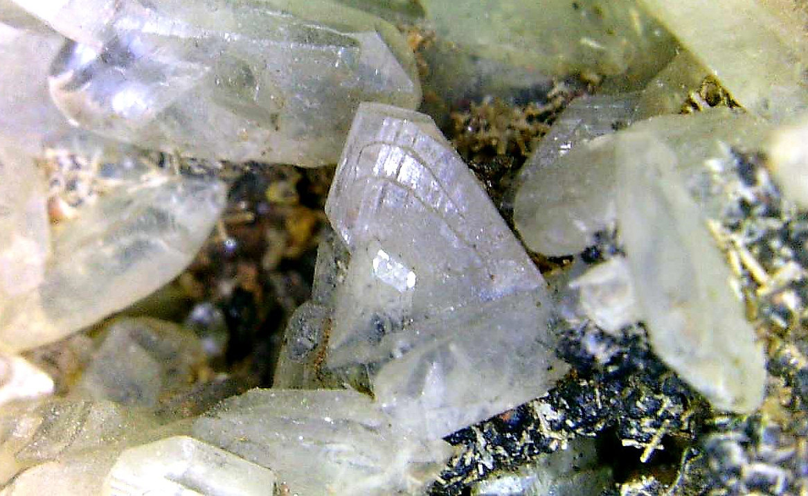 Tarbuttita
Cristal central de 3 mm.
(Autor: Antonio P. López)