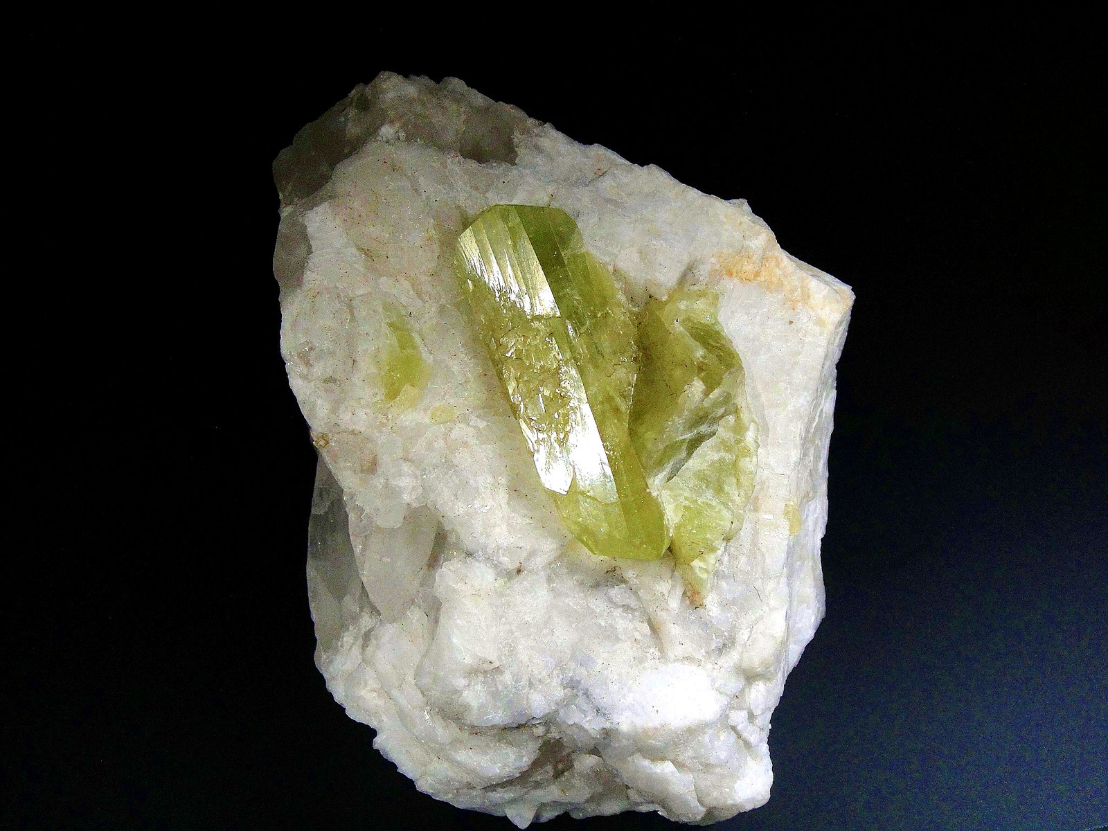 Brasilianita
11 x 8 cm.
(Autor: Antonio P. López)