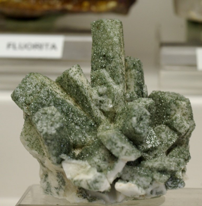 Albita (variedad Periclina) y Clorita.
60x50 mm.
(Autor: Jesus Franquesa Baucells)