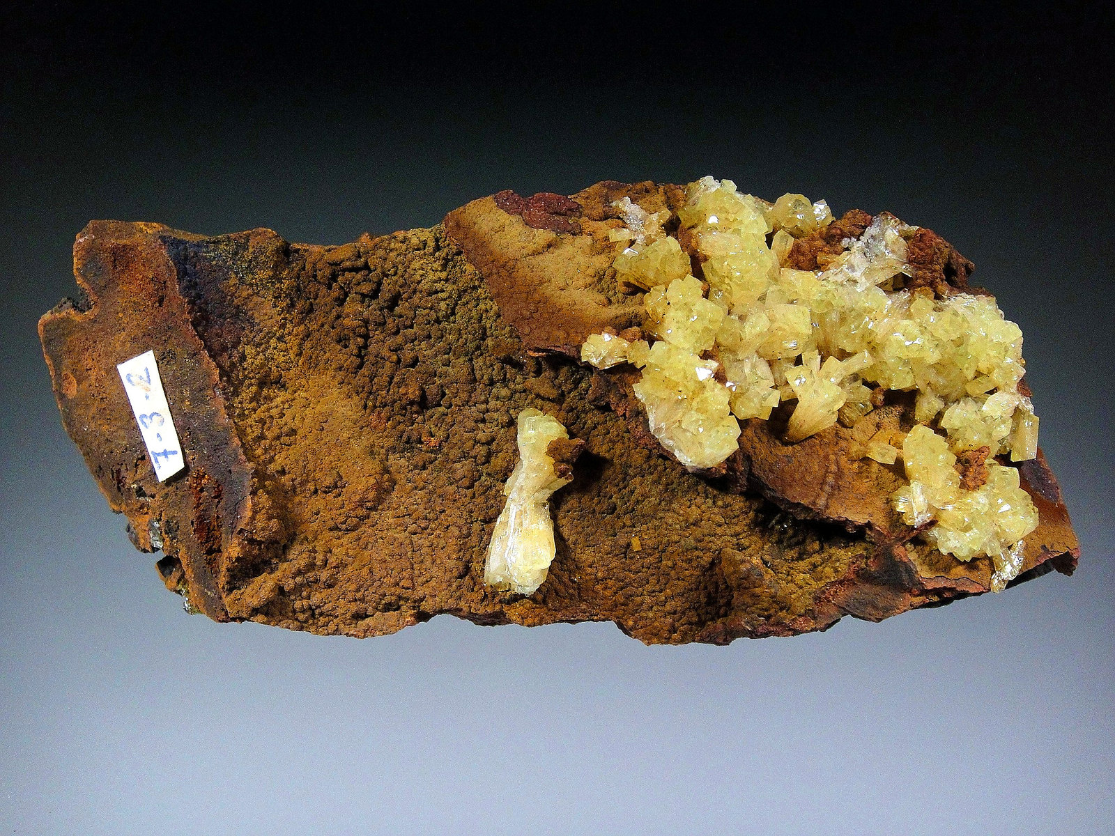 Adamita
10 x 5 cm.
(Autor: Antonio P. López)