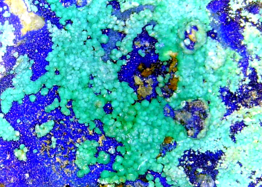 Theisita, Claraita, Azurita
Campo de visión 10 mm.
(Autor: Antonio P. López)