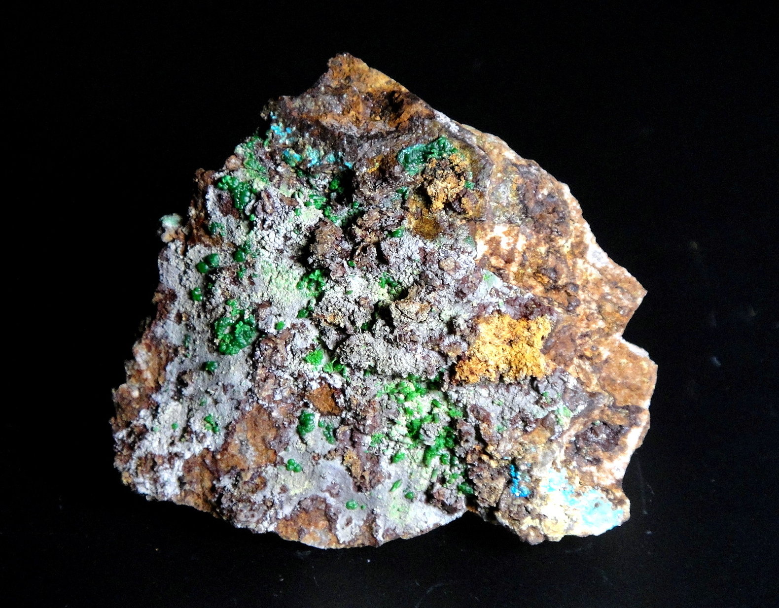 Conichalcita (Conicalcita), Arsenocrandallita, Lavendulana
5 x 5 cm.
(Autor: Antonio P. López)