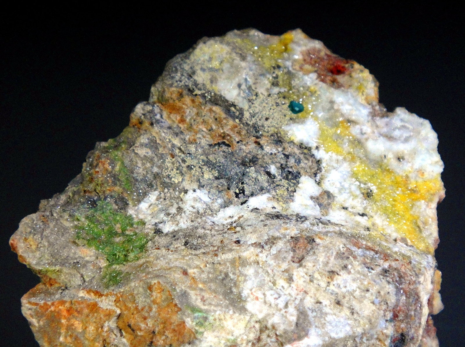 Mimetita, Hemimorfita, Duftita, Rosasita
6 x 5 cm.
(Autor: Antonio P. López)