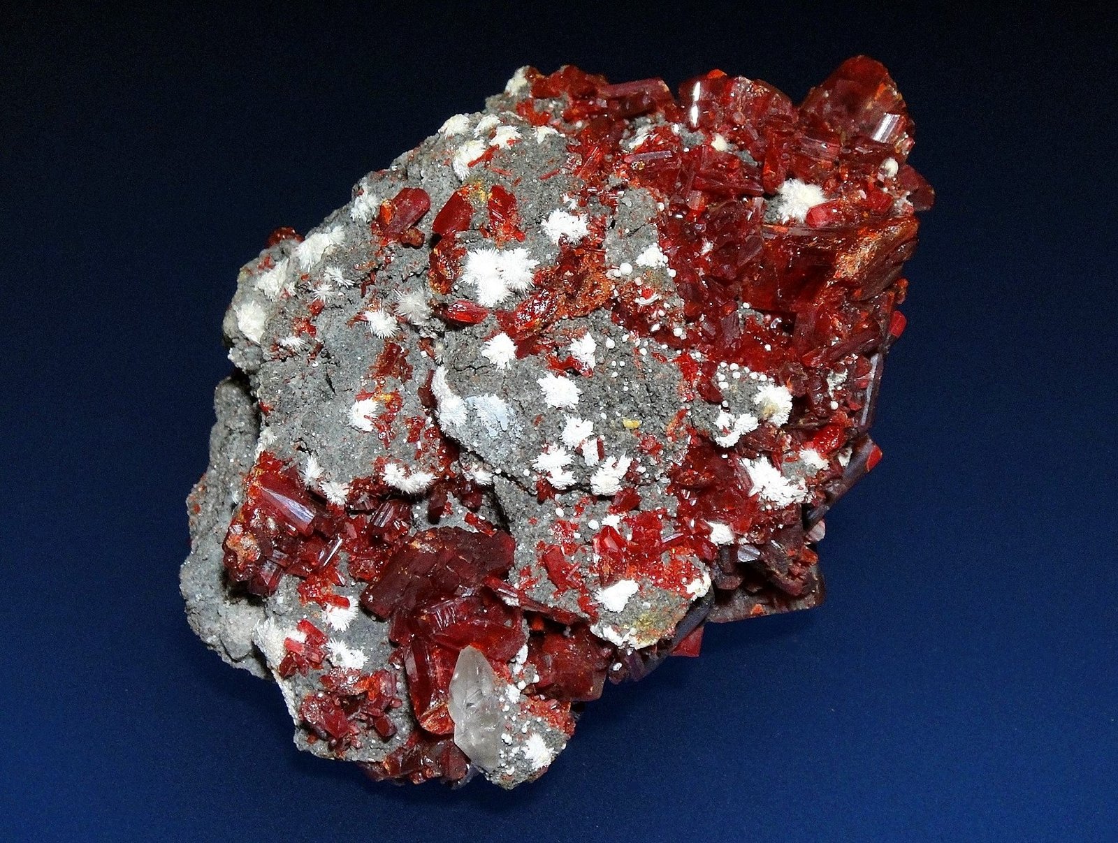 Picrofarmacolita, Rejalgar, Calcita
8 x 6 cm.
(Autor: Antonio P. López)