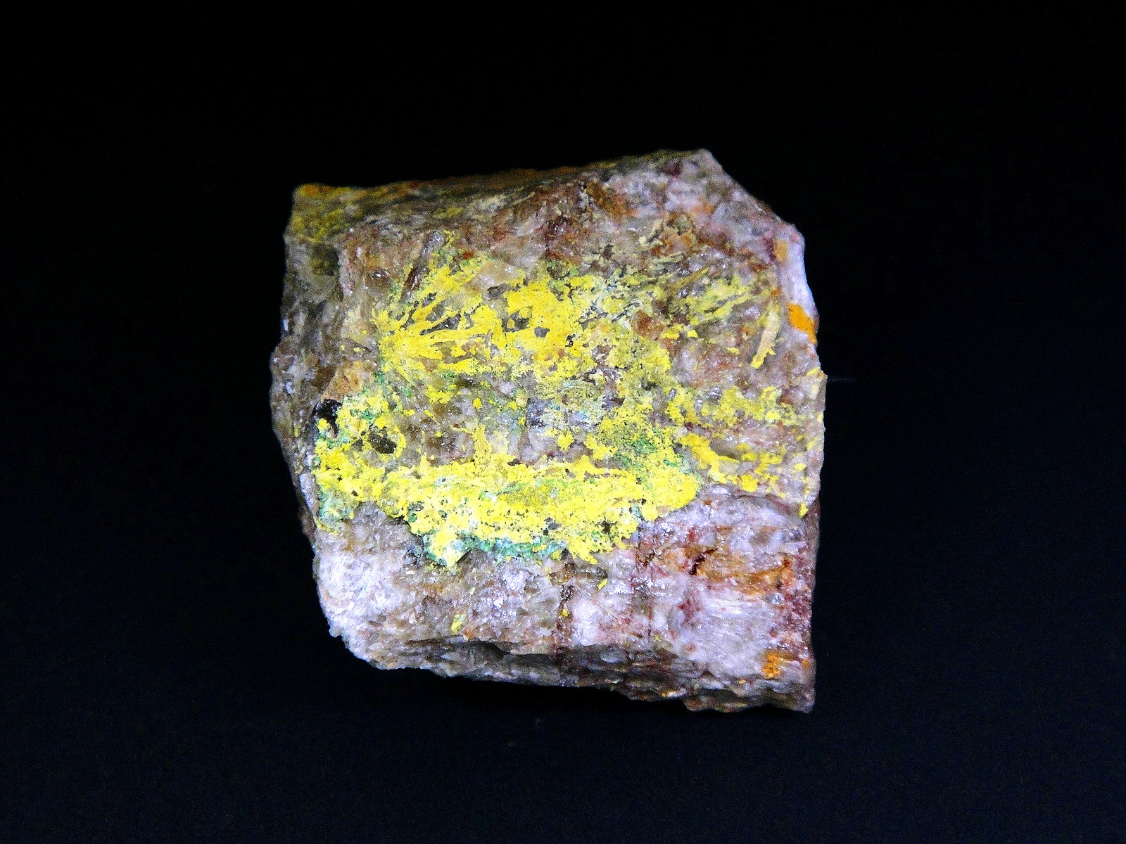 Francevillita
4 x 4 cm.
(Autor: Antonio P. López)