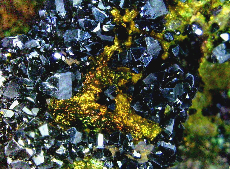 Descloizita, Goethita
Campo de visión 8 mm.
(Autor: Antonio P. López)