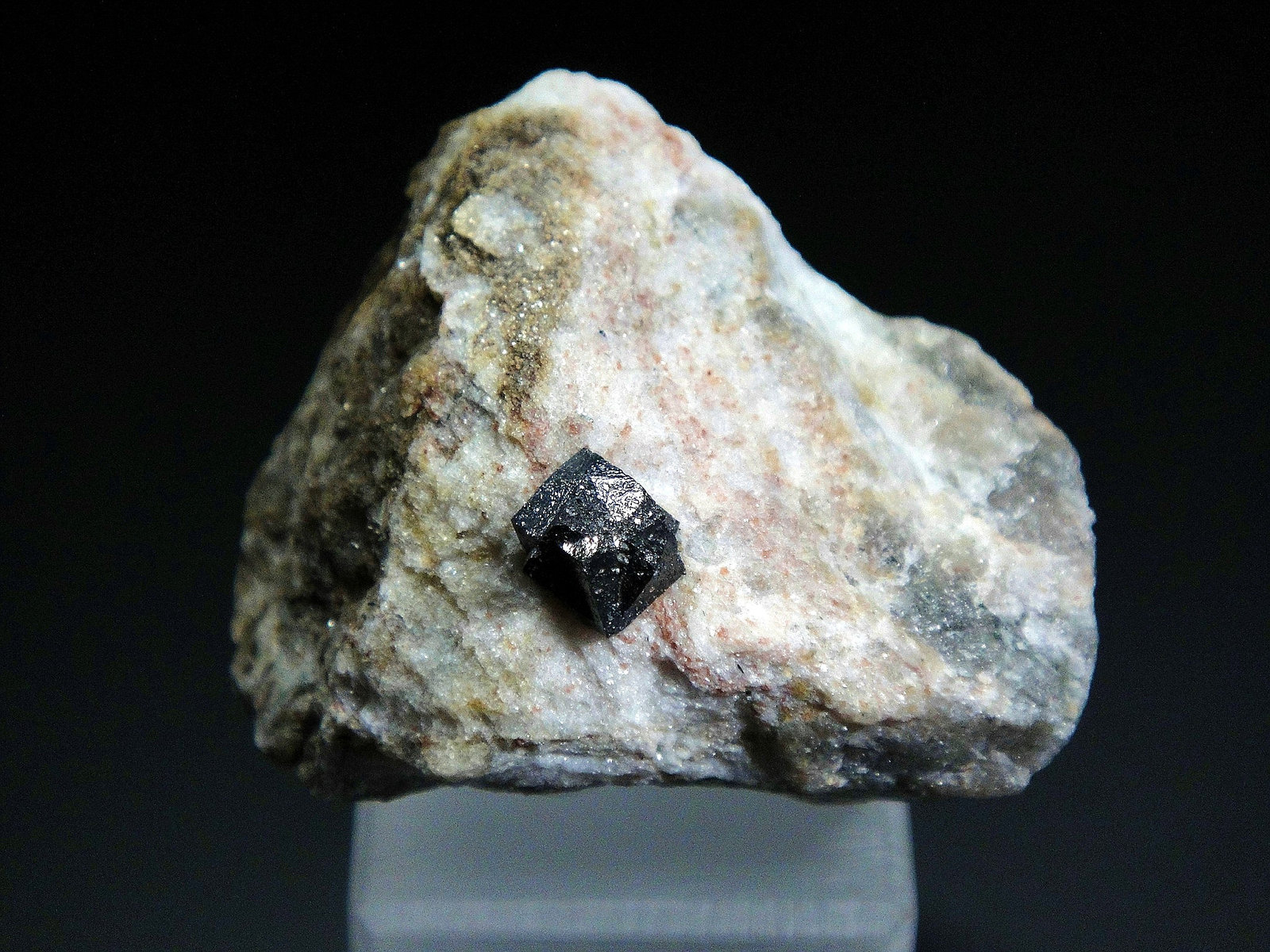 Loparita-(Ce)
5 x 4 cm.
(Autor: Antonio P. López)