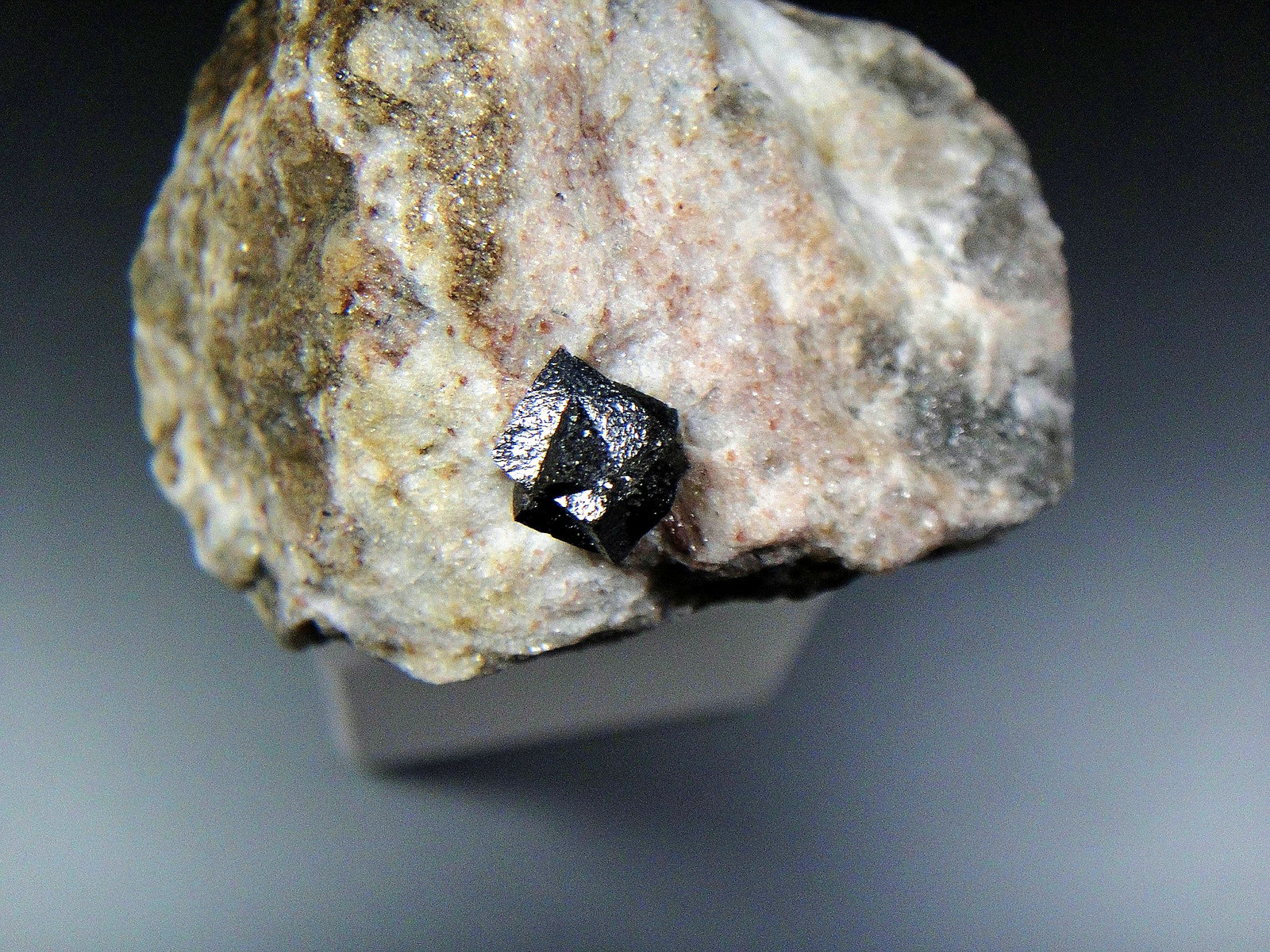 Loparita-(Ce)
5 x 4 cm.
(Autor: Antonio P. López)