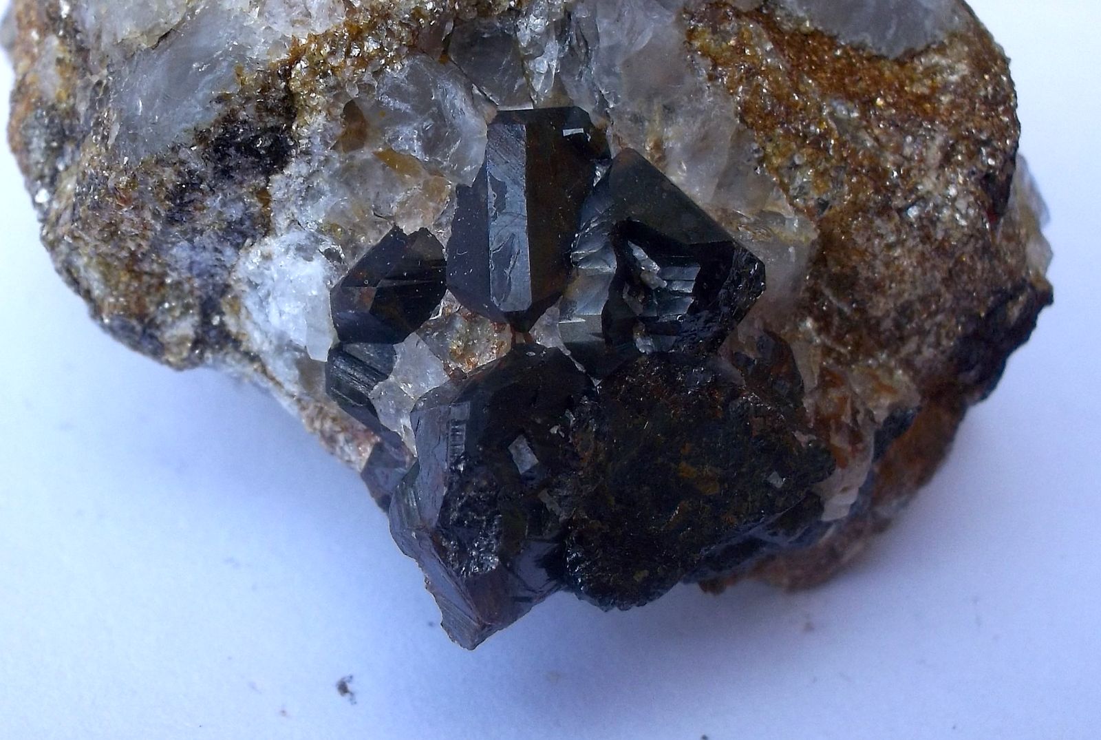 Casiterita
2 x 2 cm la zona mineralizada
(Autor: Cristalino)