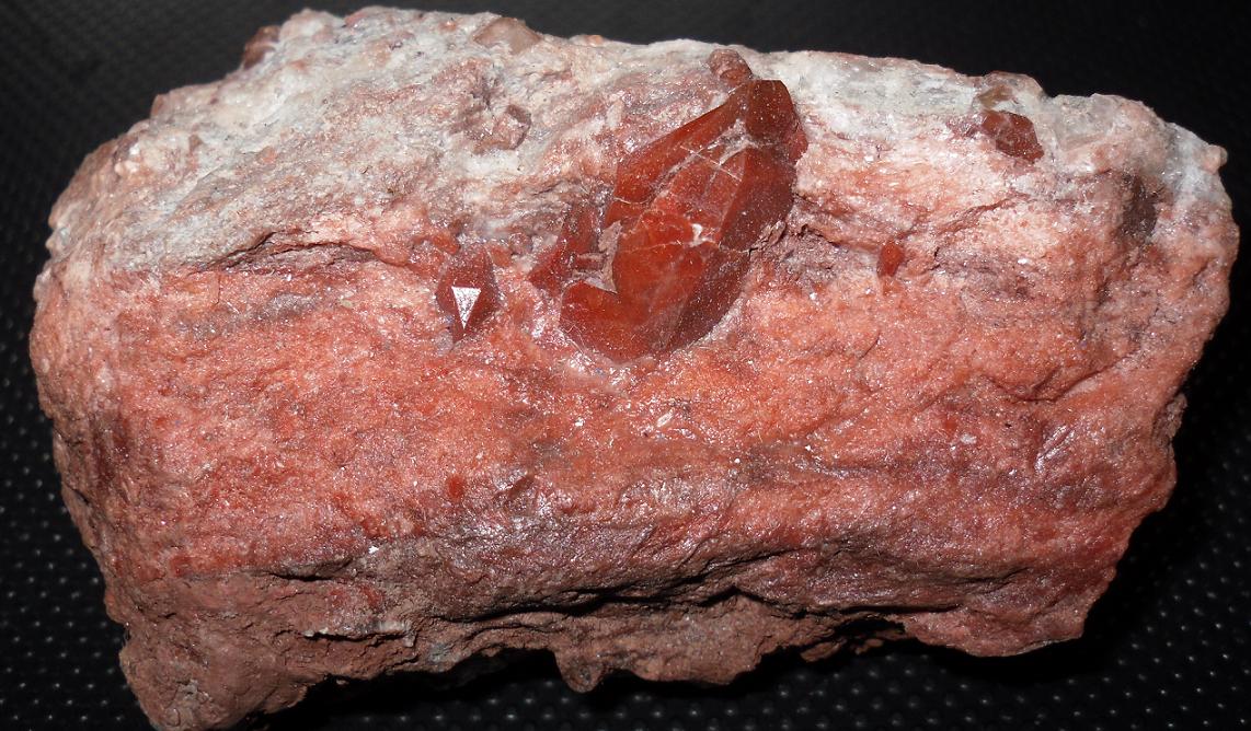 Cuarzo (variedad hematoideo)
6'5 x 4 cm
(Autor: Jordi Franco)