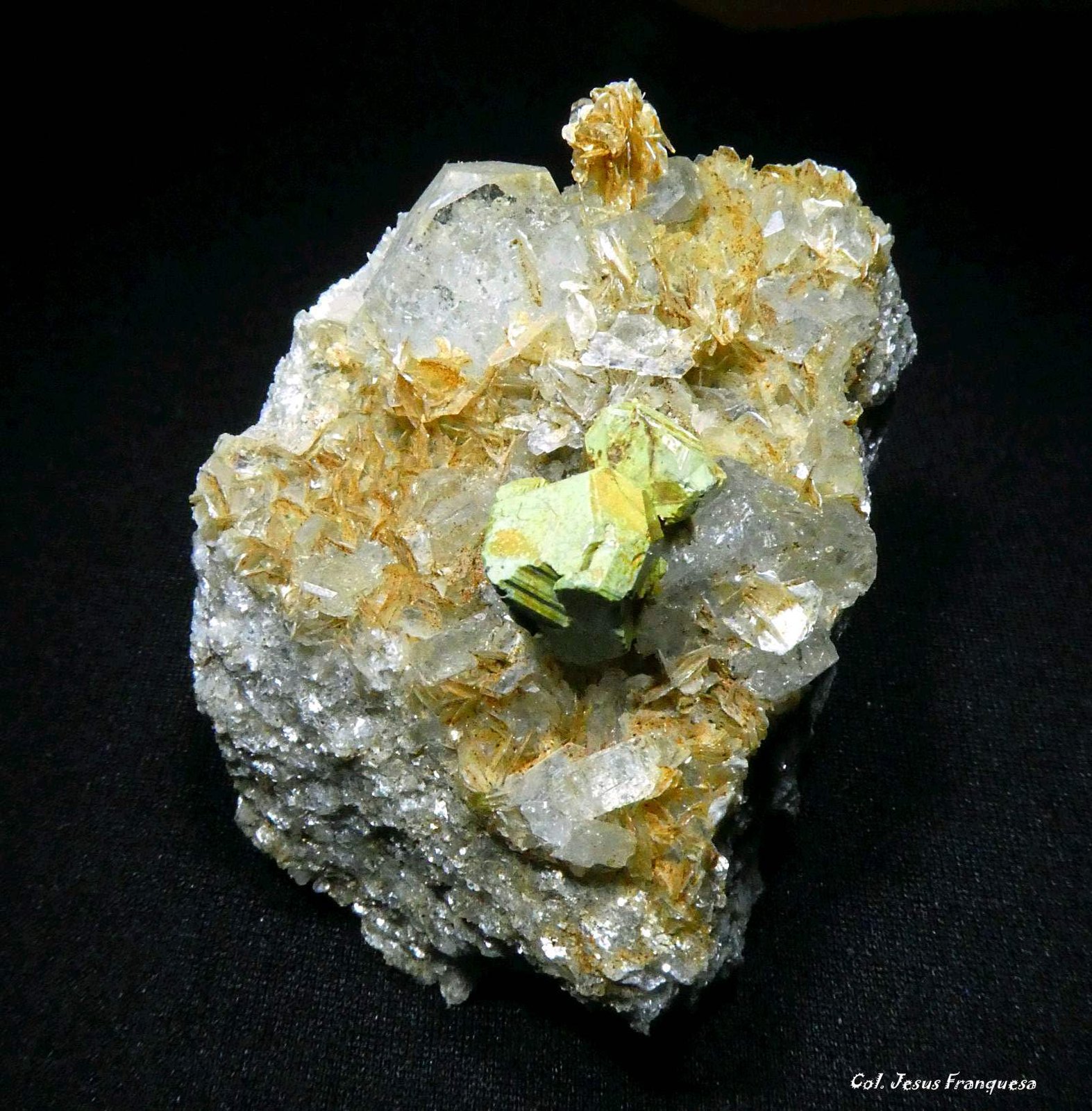 Kësterita recubierta por Mushistonita, Berilo y Moscovita.
45x38 mm.
(Autor: Jesus Franquesa Baucells)