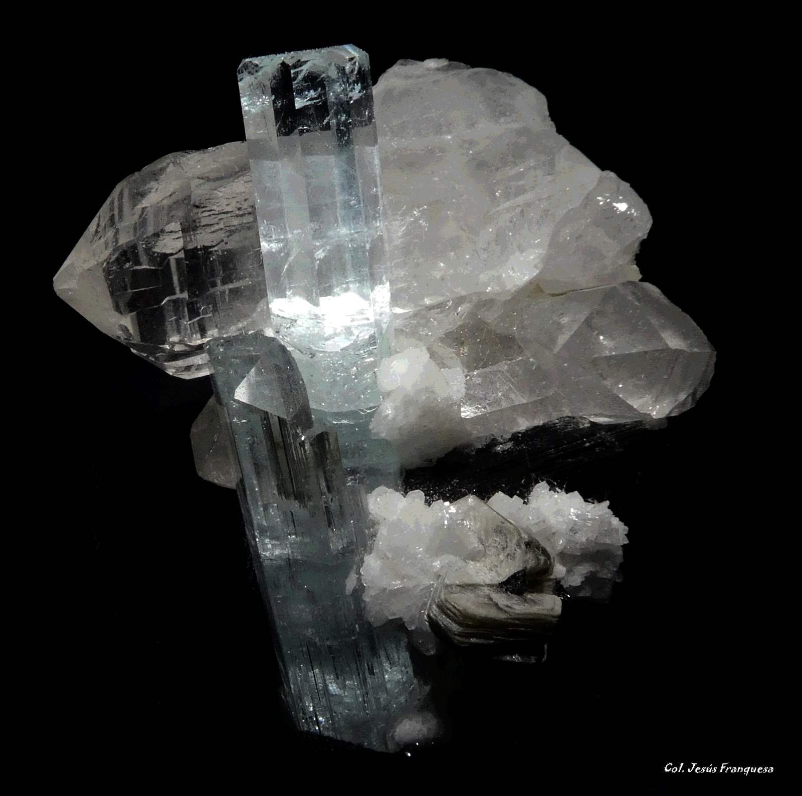 Berilo (variedad aguamarina)
52x41 mm.
(Autor: Jesus Franquesa Baucells)