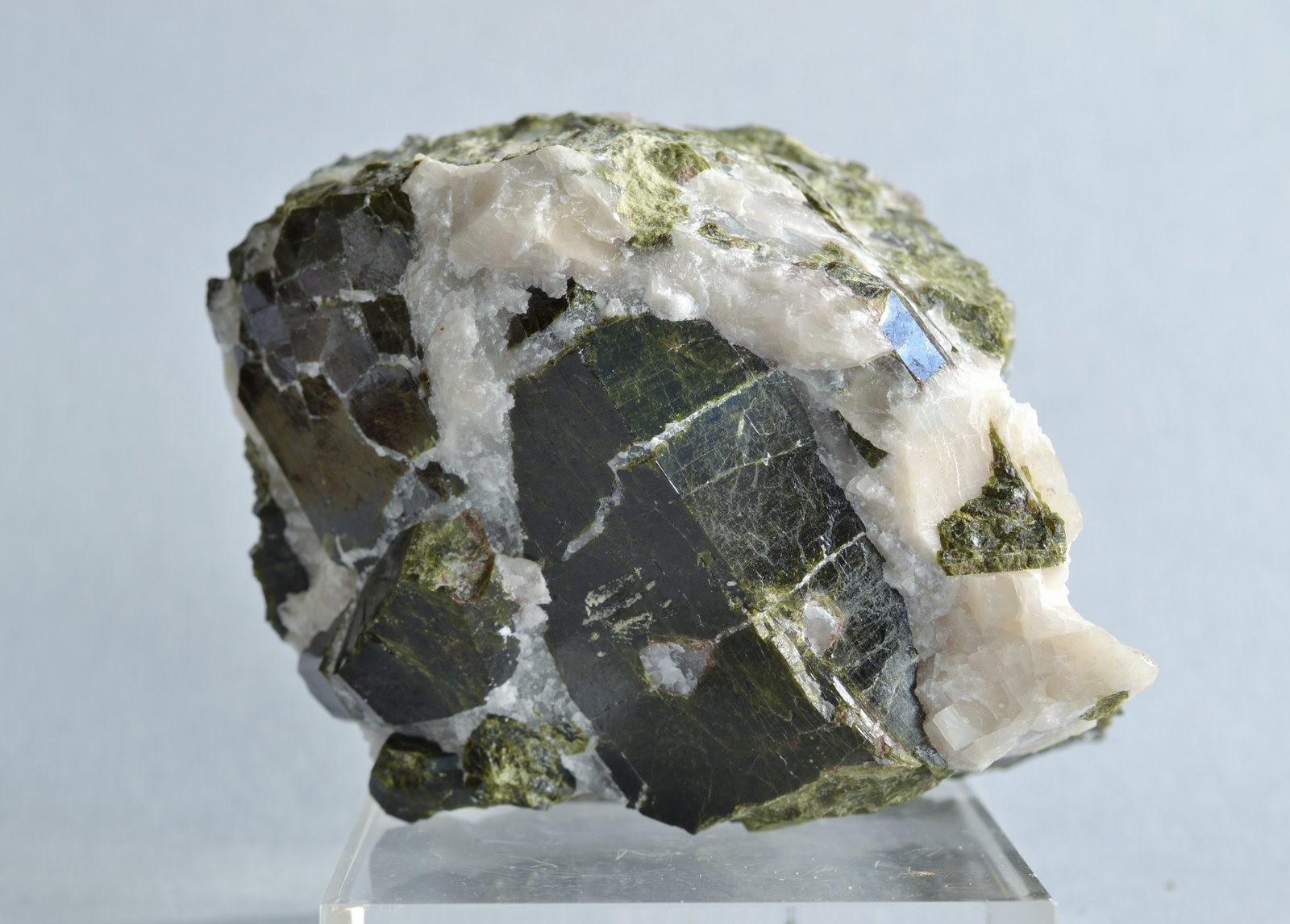 Epidota
8 x 5,8 x 4,3 cm
(Autor: Raúl S. Llorente)