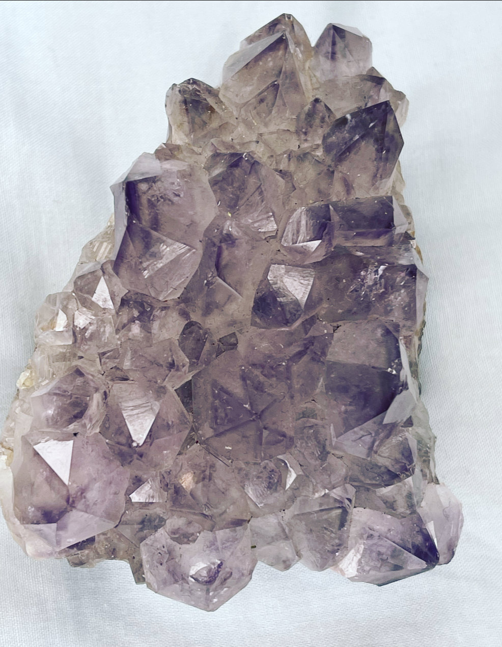 Cuarzo (variedad amatista)
7,5cm de ancho y 4,5cm de largo
(Autor: castrominerals)