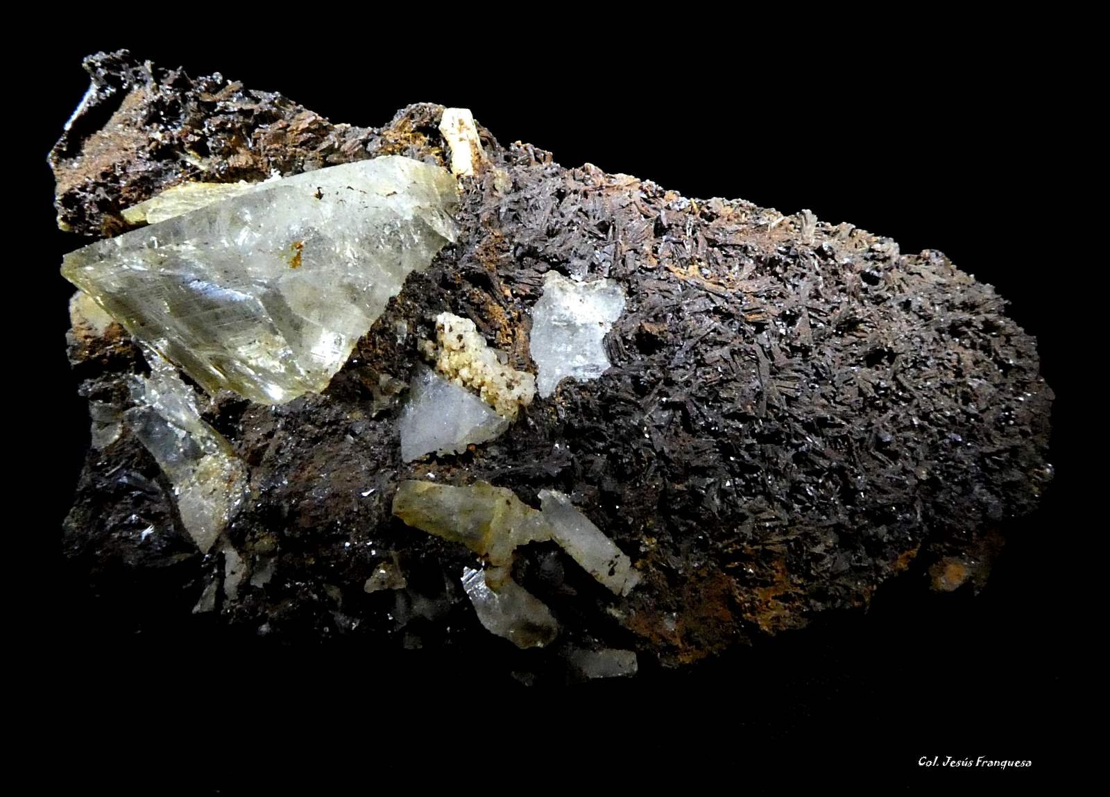 Microclina (variedad hialofana).
70x50 mm.
(Autor: Jesus Franquesa Baucells)