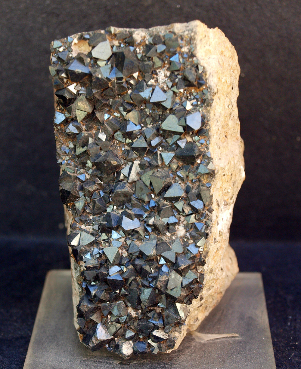 Magnetita
8 x 4.5 cm
(Autor: Pedro Antonio)