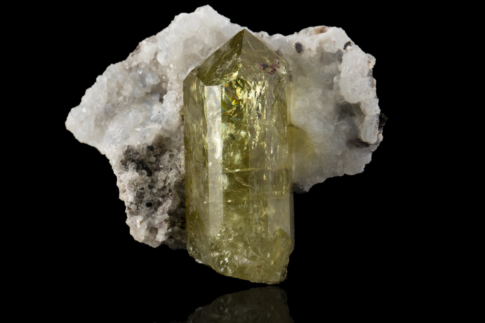 Fluorapatito (Grupo Apatito)
7,5 x 6 x 8 cm
(Autor: Museo MIM)